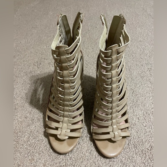 Betsey Johnson Beige Wedges size 7.5 - Picture 2 of 12